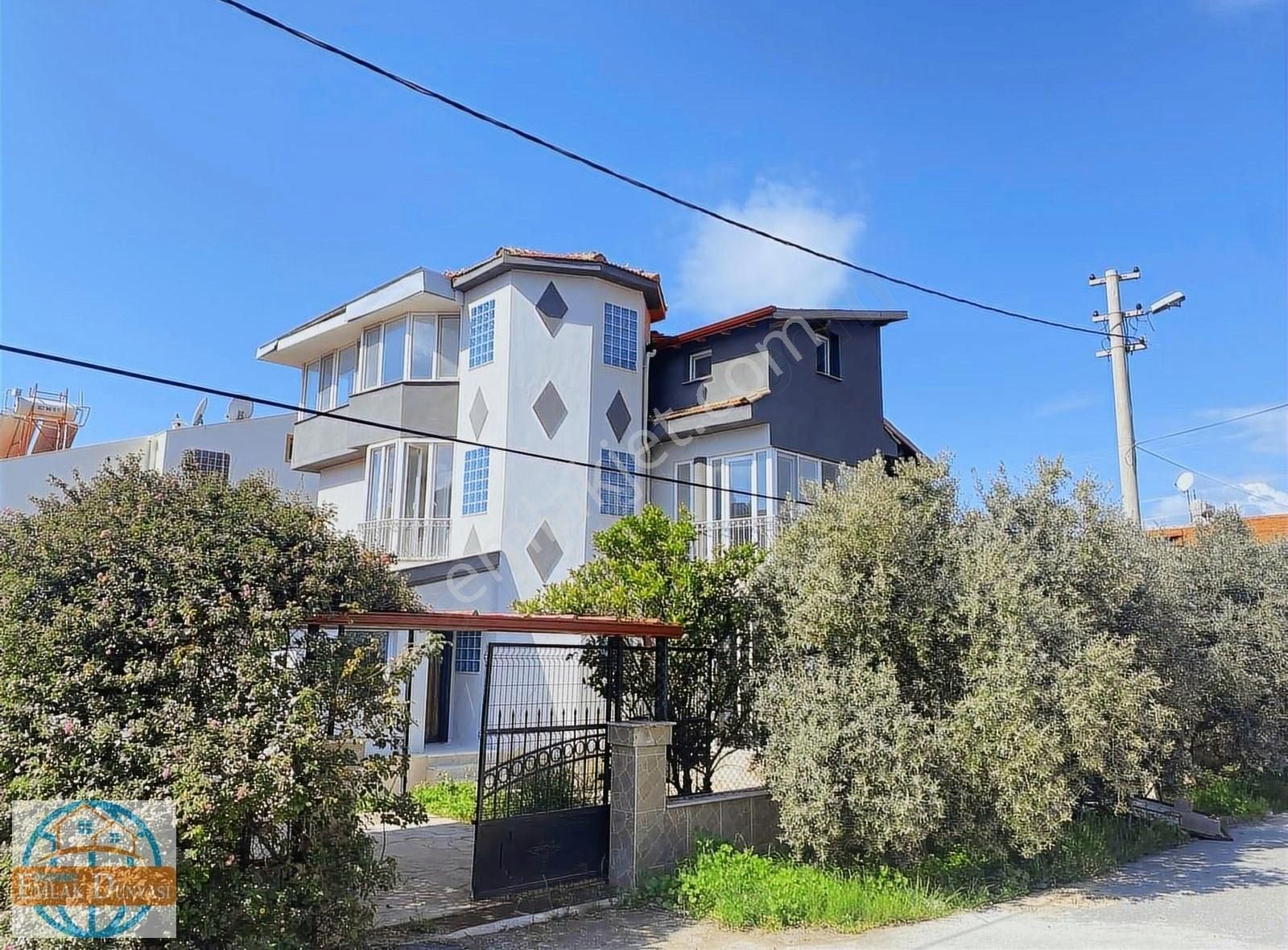 Menderes Orta Satılık Villa ÖZDERE EMLAK DÜNYASINDAN 429m2 ARSA PAYINDA BAĞIMSIZ VİLLA