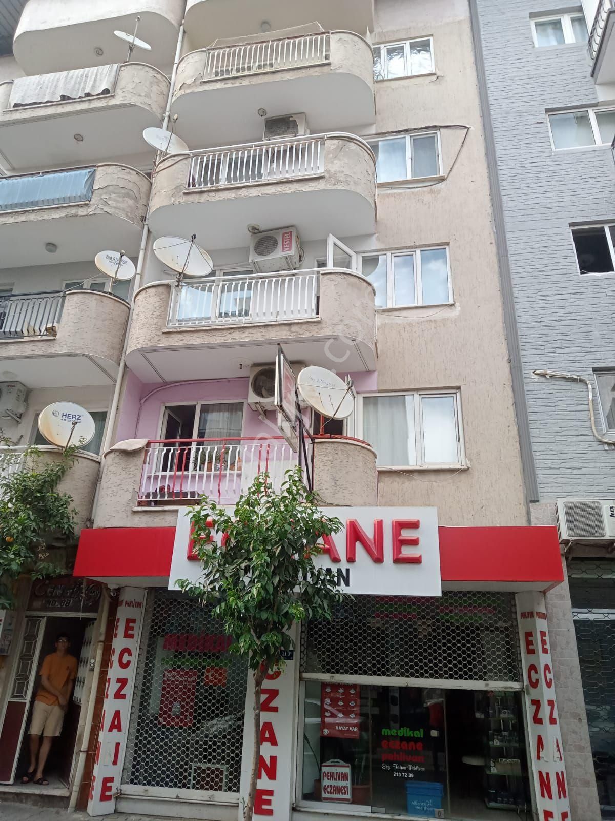 Efeler Meşrutiyet Satılık Daire AYDIN-MEŞRUTİYET MAH.GENÇLİK CADDESİ SATILIK2+1 ARAKAT DAİRE