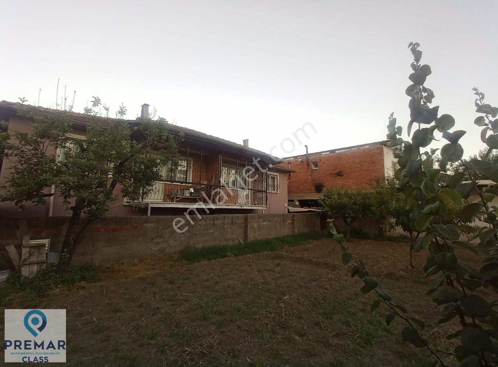 Koçak Mahallesinde Satılık Komple Bina