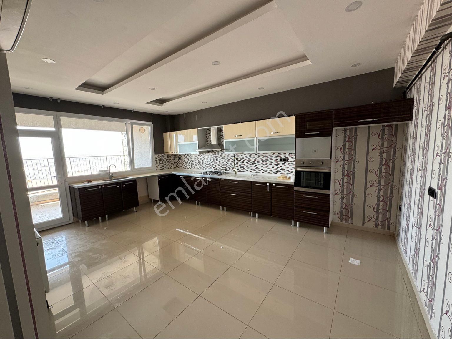 Dekorkent si̇tesi̇nde ki̇ralik lüks 4+1 dai̇re