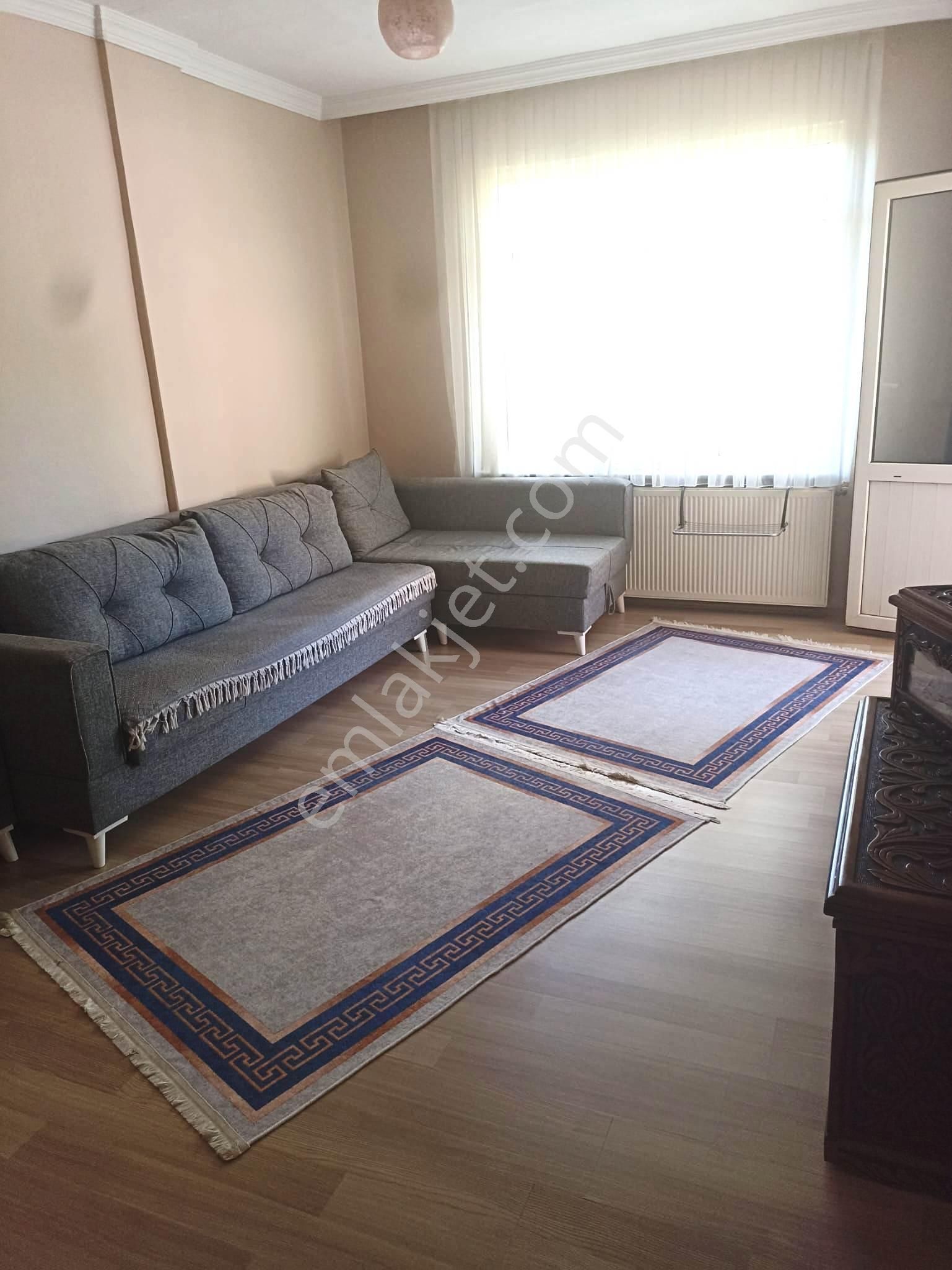 Beykoz Çubuklu Satılık Daire  Beykoz Çubuklu'da mükemmel konumda 3+1, 130m2, ara kat , 3 cephe açık, hisseli tapu,