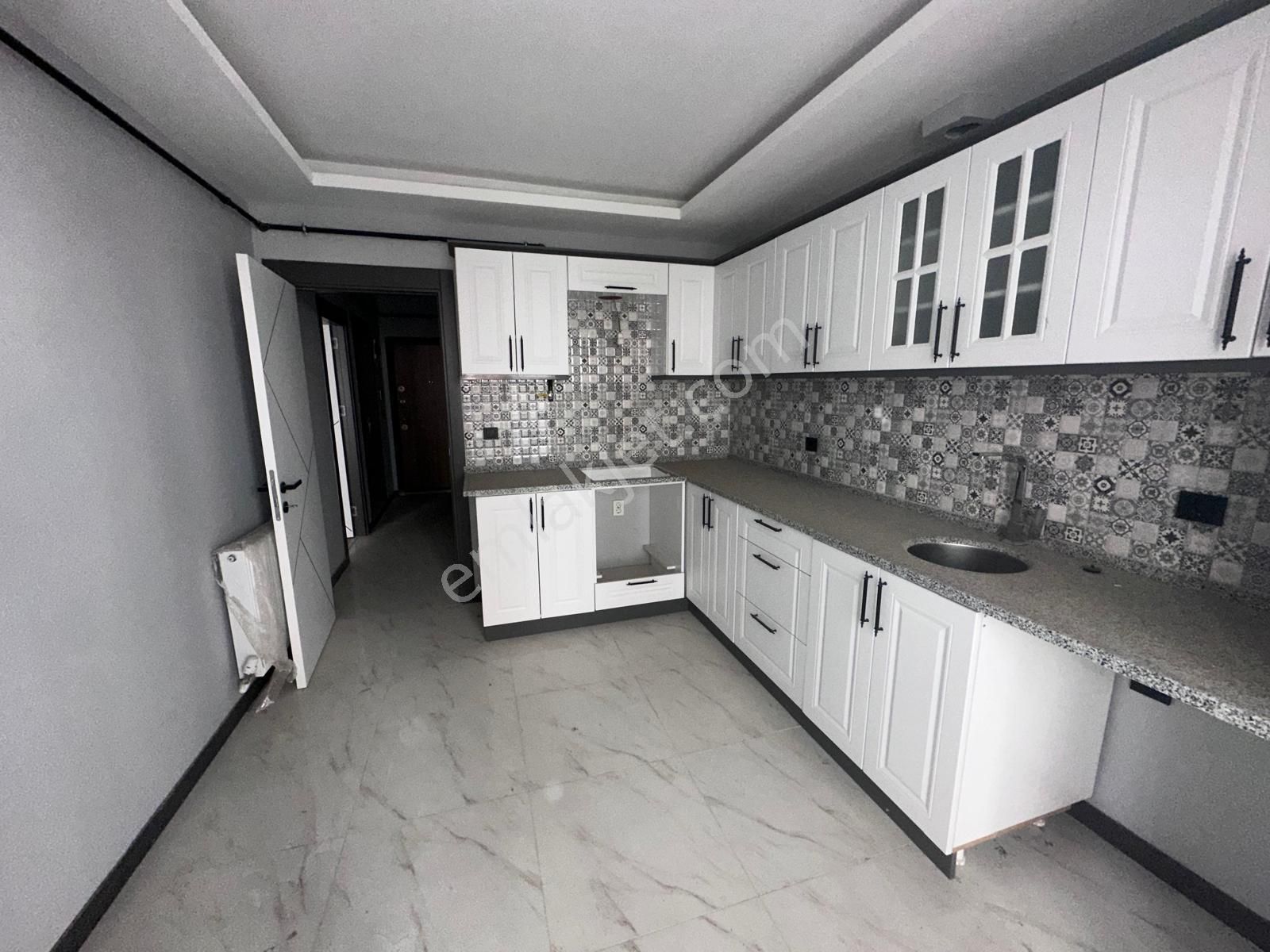 Şehzadeler Kuşlubahçe Satılık Daire   KUŞLUBAHÇE MAHALLESİ3+1 160 M2 4 KATLININ ZEMİN DUBLEKSİ  DOĞALGAZLI KAPALI MUTFAK