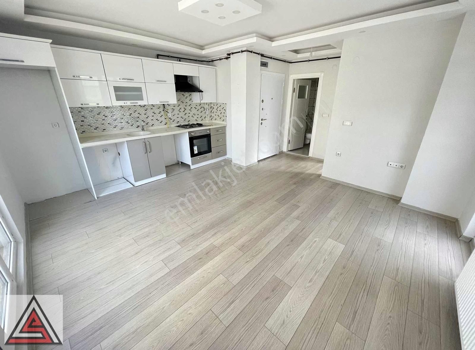 Atakum Yenimahalle Kiralık Daire Ataşehir'den Cağaloğluna 1 Sokak Ara Kat Geniş Cam Balkonlu 1+1