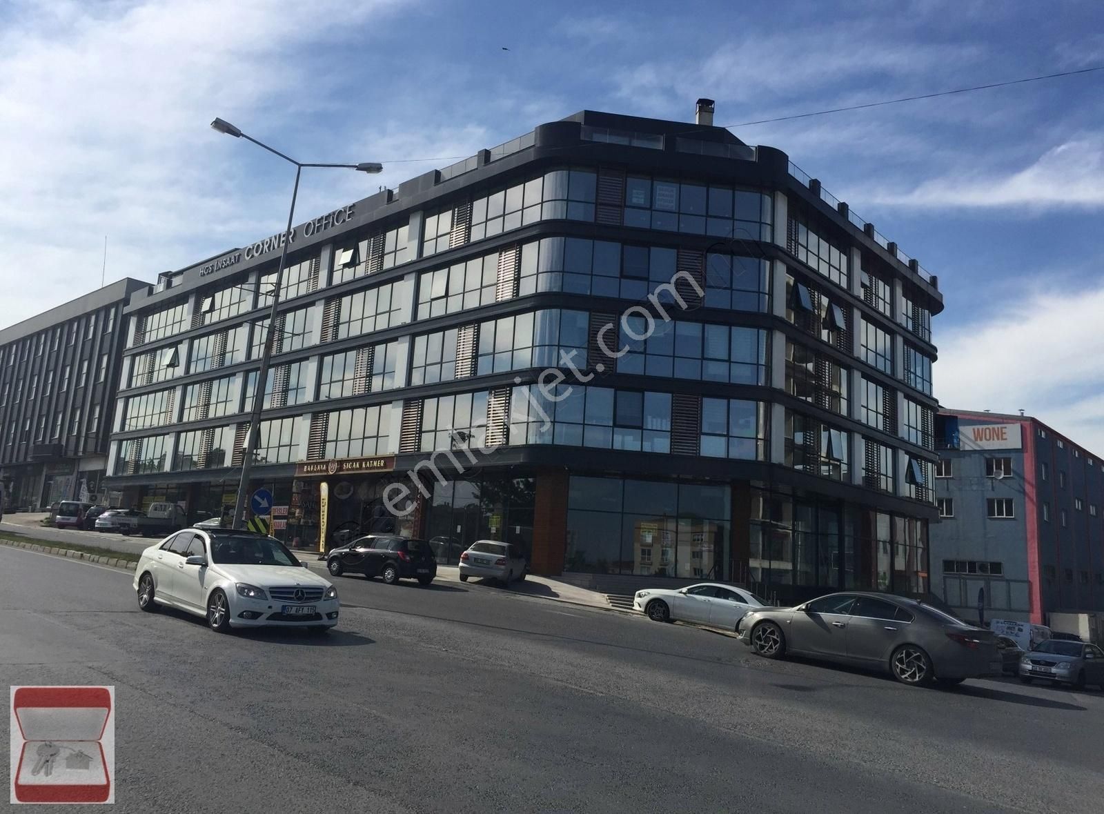 Corner Offıce 85 M2 Cadde Manzaralı Kiralık Ofis