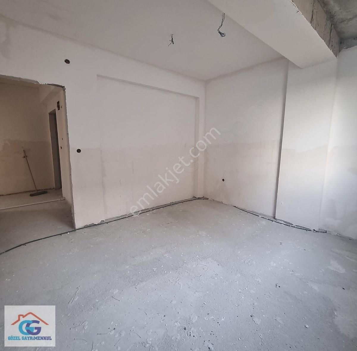 Kartepe Dumlupınar Satılık Daire GÖZEL GAYRİMENKULDEN KARTEPE DUMLUPINAR MH.90M2 2+1 ARAKAT DAİRE