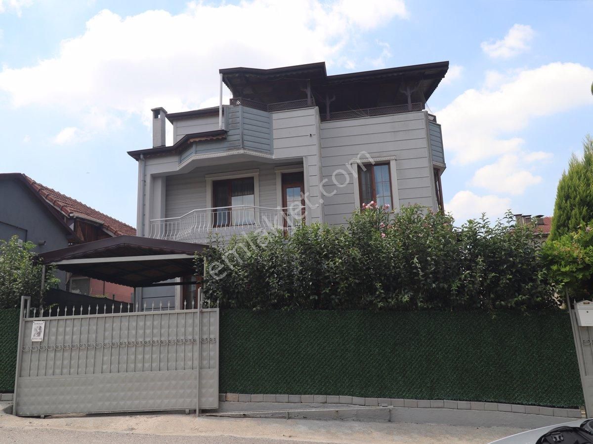 Kartepe Köseköy Satılık Villa Kartepe Köseköy'de 299M2 Bahçe İçinde Muhteşem Tripleks Villa