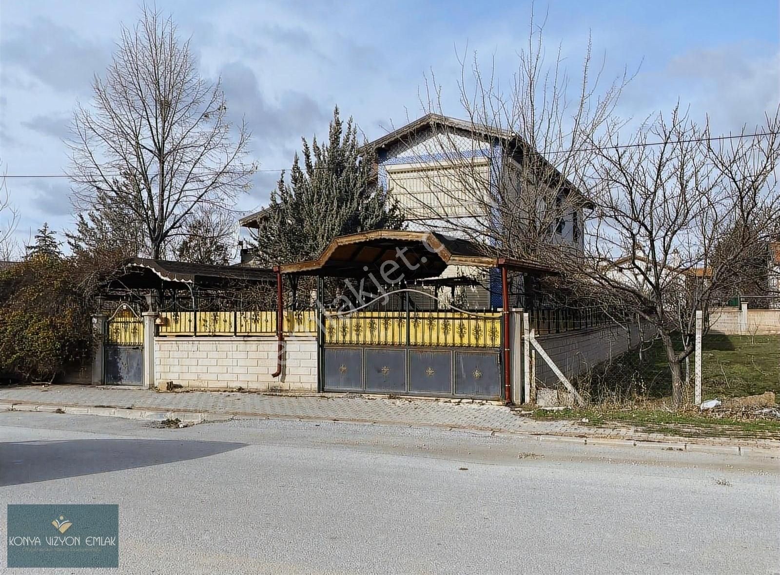 Meram Karahüyük Satılık Villa VİZYON EMLAK'dan OLCAY FİDANLIĞI KARŞISI SATILIK MÜSTAKİL VİLLAA