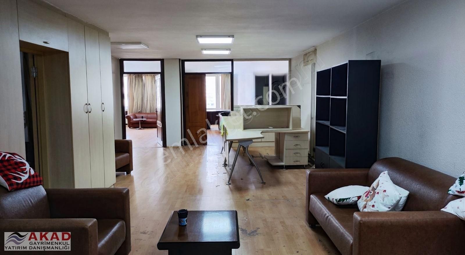 Konak Akdeniz Kiralık Ofis Cumhuriyet Bulvarı Prestijli İş Hanında 145 M2 Asansörlü