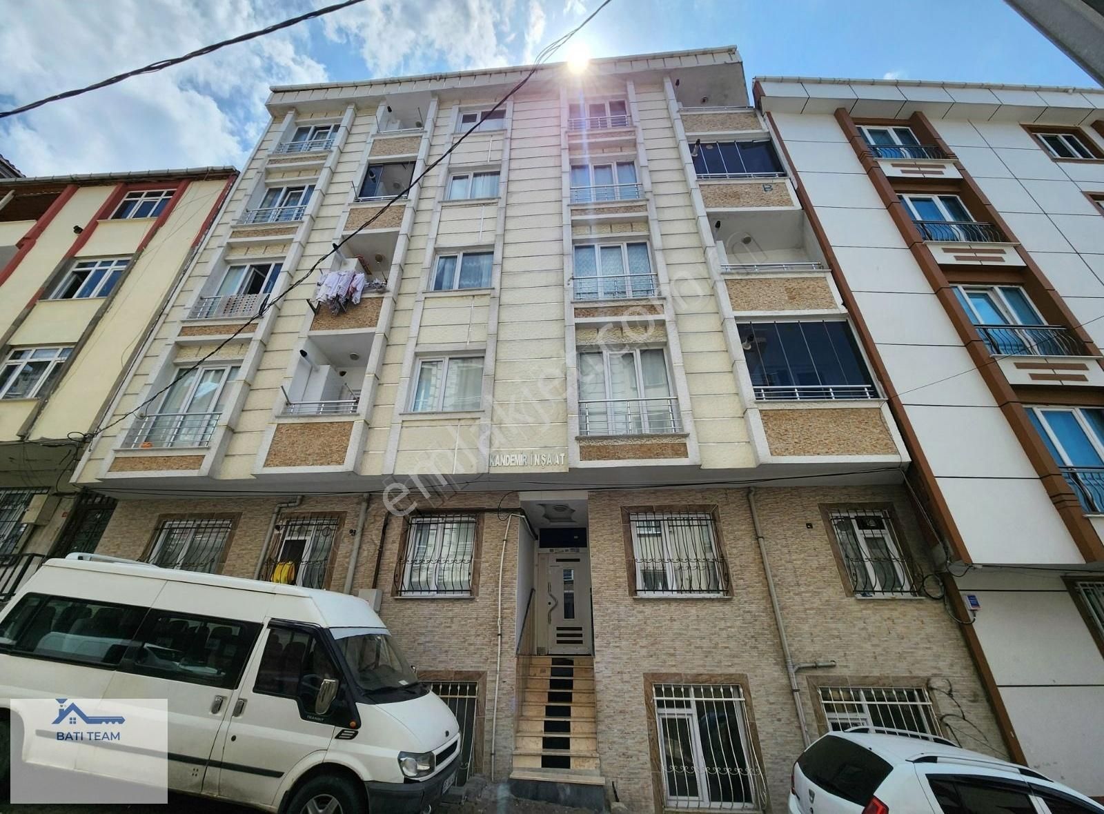 Esenyurt Bağlarçeşme Satılık Daire ESENYURT BAĞLARÇEŞME MAHALLESİNDE SATILIK 2+1 90M2 DAİRE