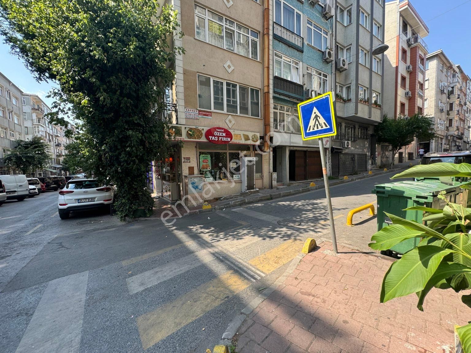 Fatih Akşemsettin Kiralık Dükkan & Mağaza Deha Emlak'tan Balipaşa Caddesi Yanı 3 Katlı Dükkan 250m2