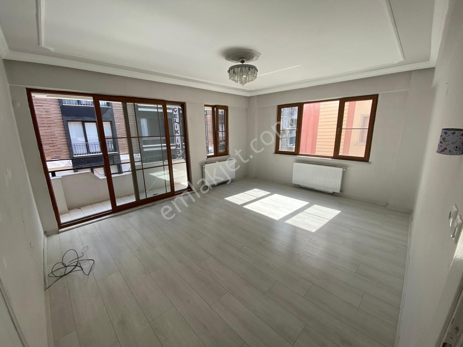 Edremit Cumhuriyet Satılık Daire  BALIKESİR EDREMİT TUGAY YOLUNDA SATILIK 3+1 DAİRE