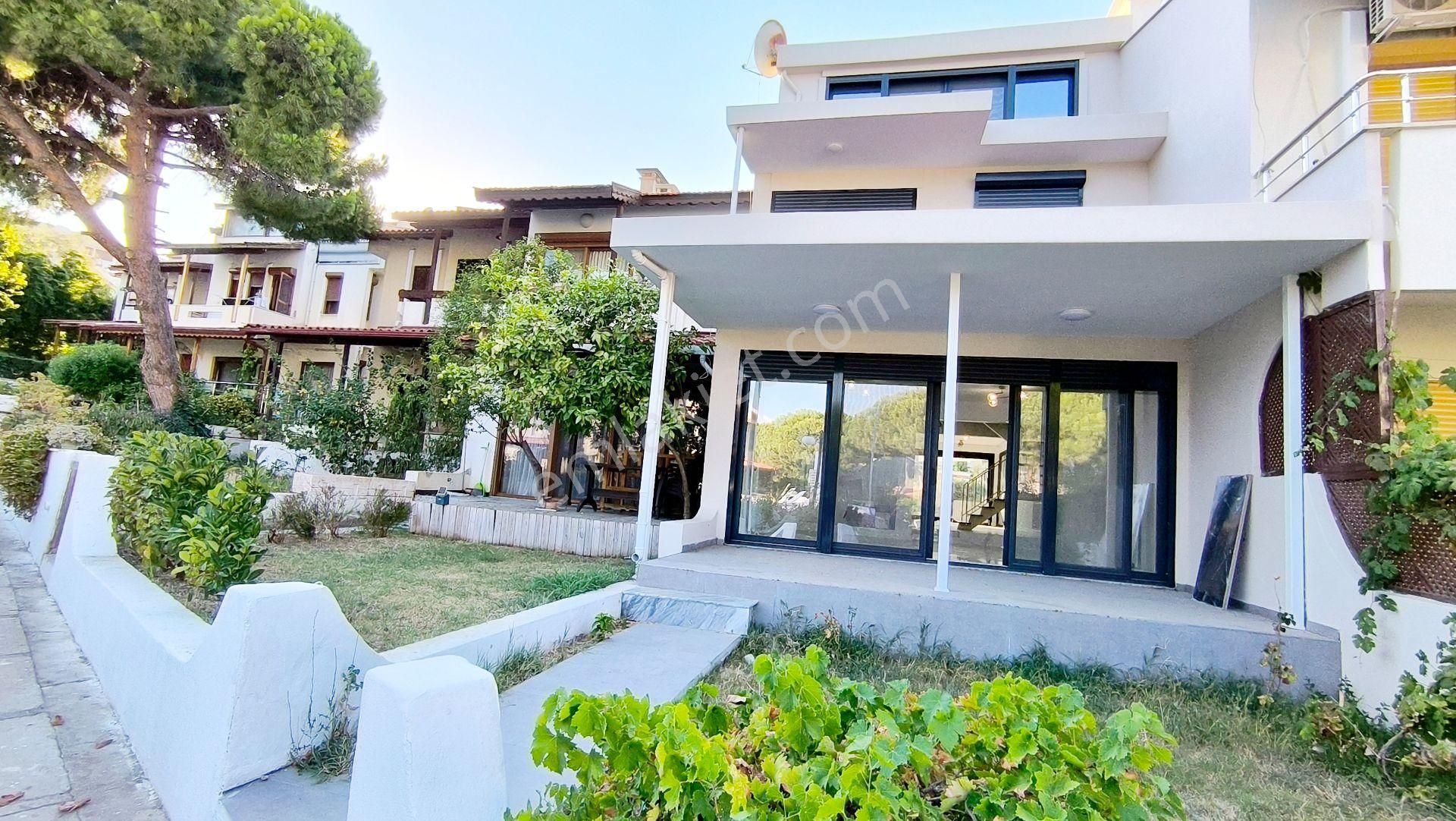 Urla İskele Kiralık Villa  Urla İskele'de Havuzlu Sitede Denize 100 m Villa