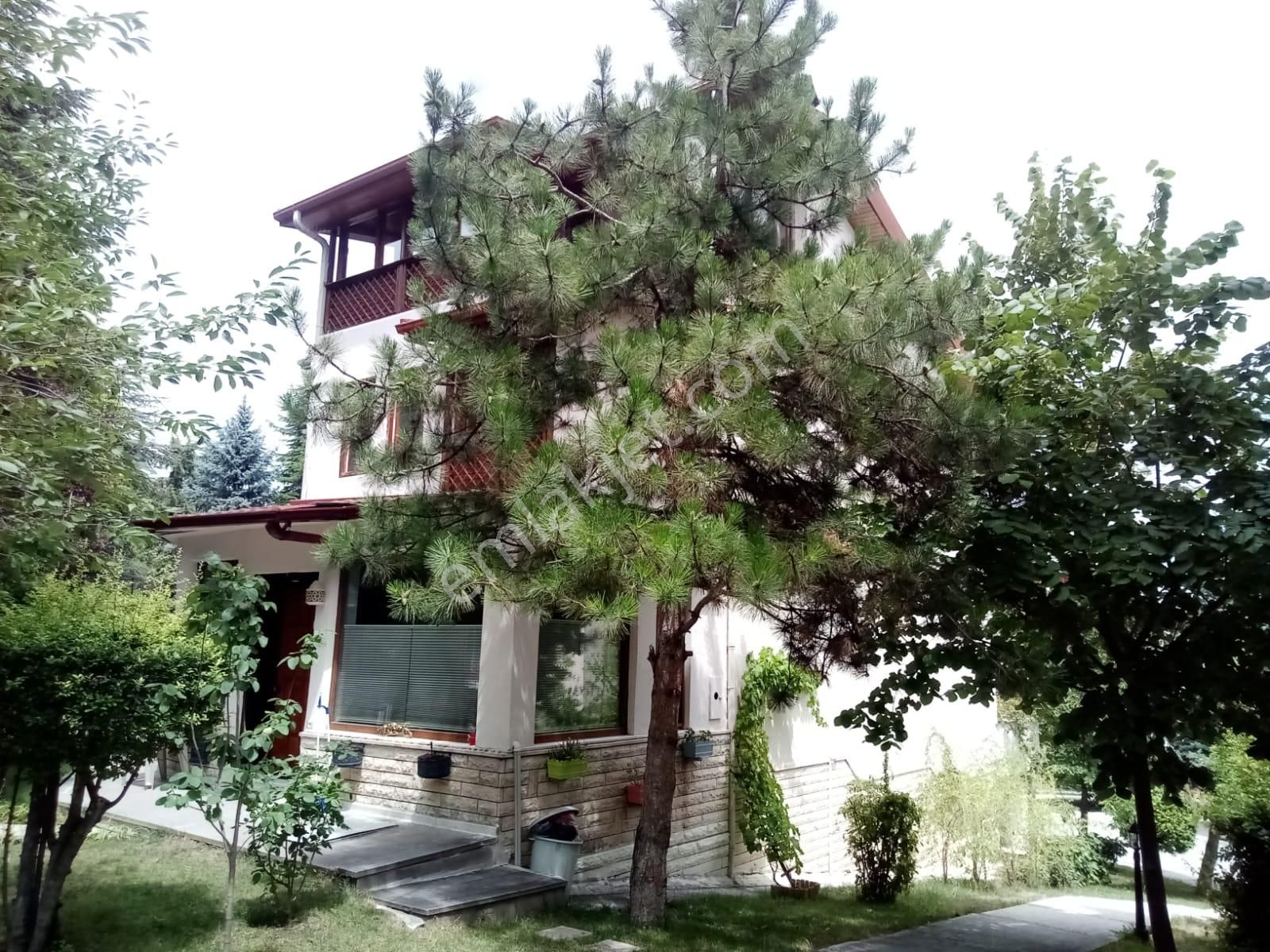 Çankaya Konutkent Satılık Villa Çayyolunun Kalbi_gözde Evler Sitesi_ Üst Sırada 4 Katlı Köşe Villa_çam Ağaçları_meyve Ağaçları_park