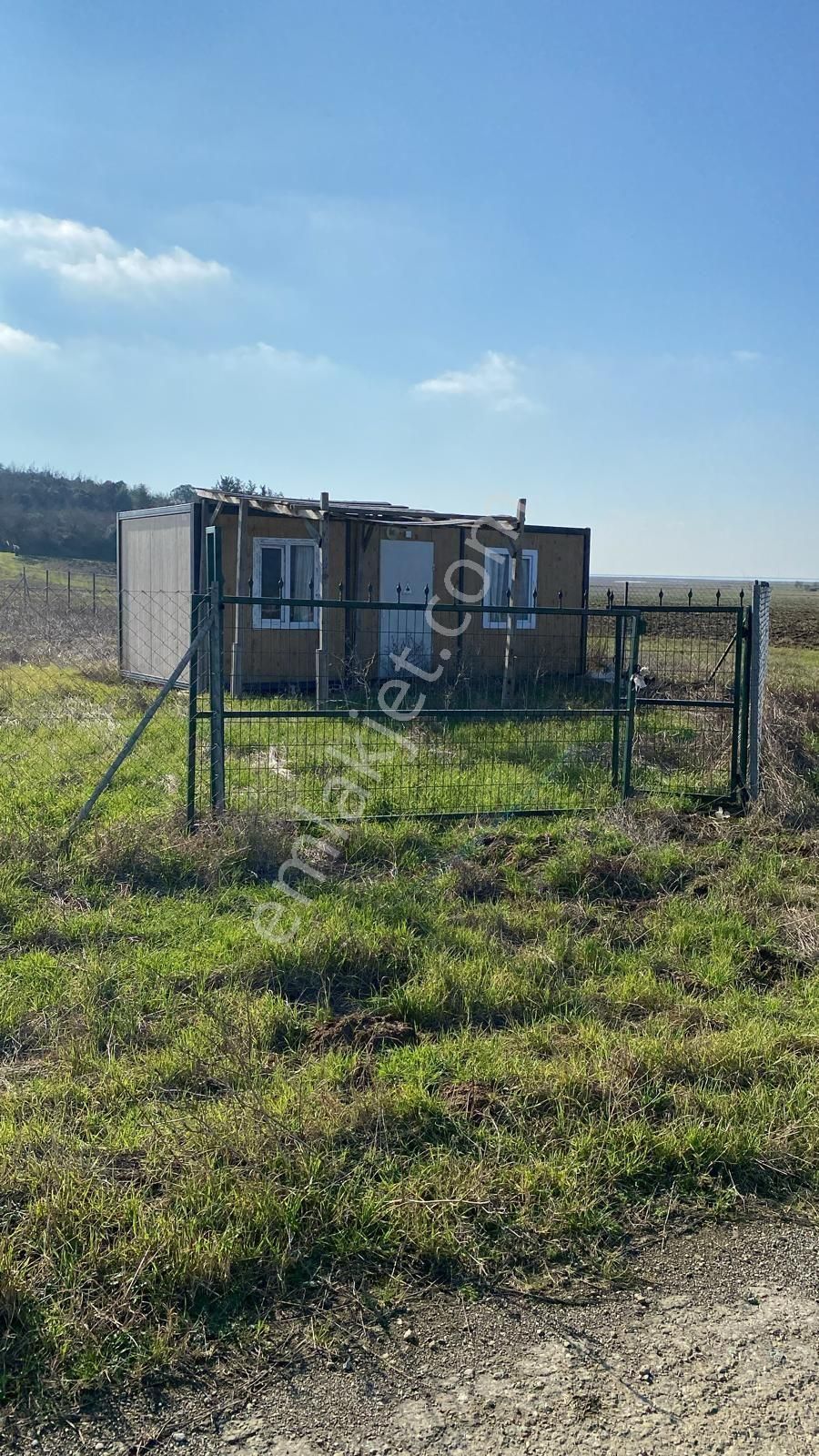 Gelibolu Evreşe Bld. (Çeşme) Satılık Tarla GELİBOLU EVREŞE YOLA CEPHE DENIZE YAKIN TEL ÖRGÜLÜ KONTEYNERLI SATILIK TARLA