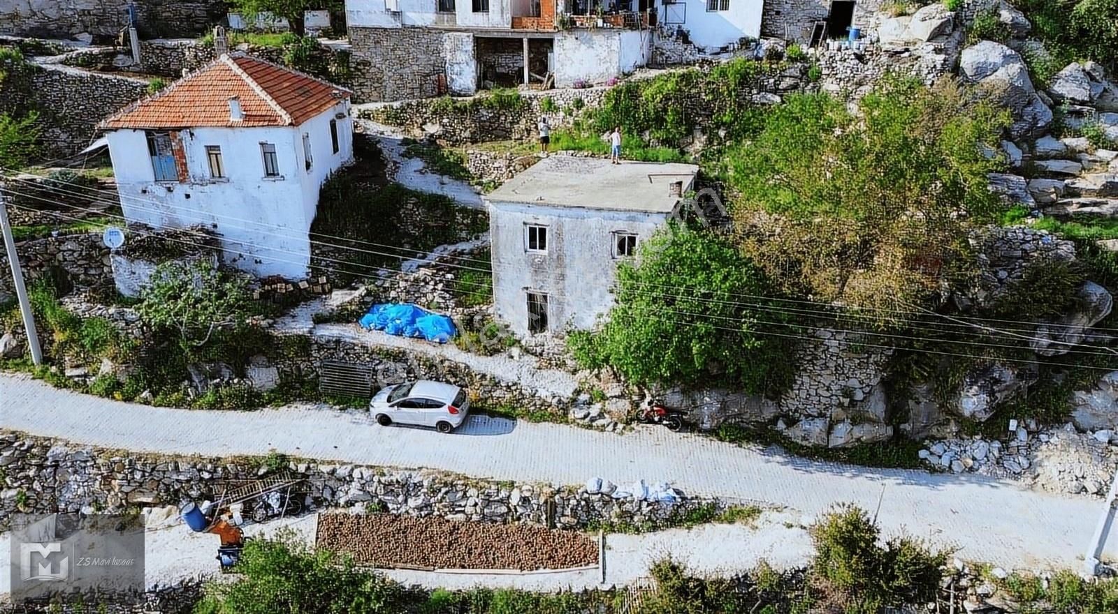 Milas Sakarkaya Satılık Müstakil Ev SAKARKAYA'DA 2 KATLI KARGİR EV YOLA CEPHELİ SATILIK