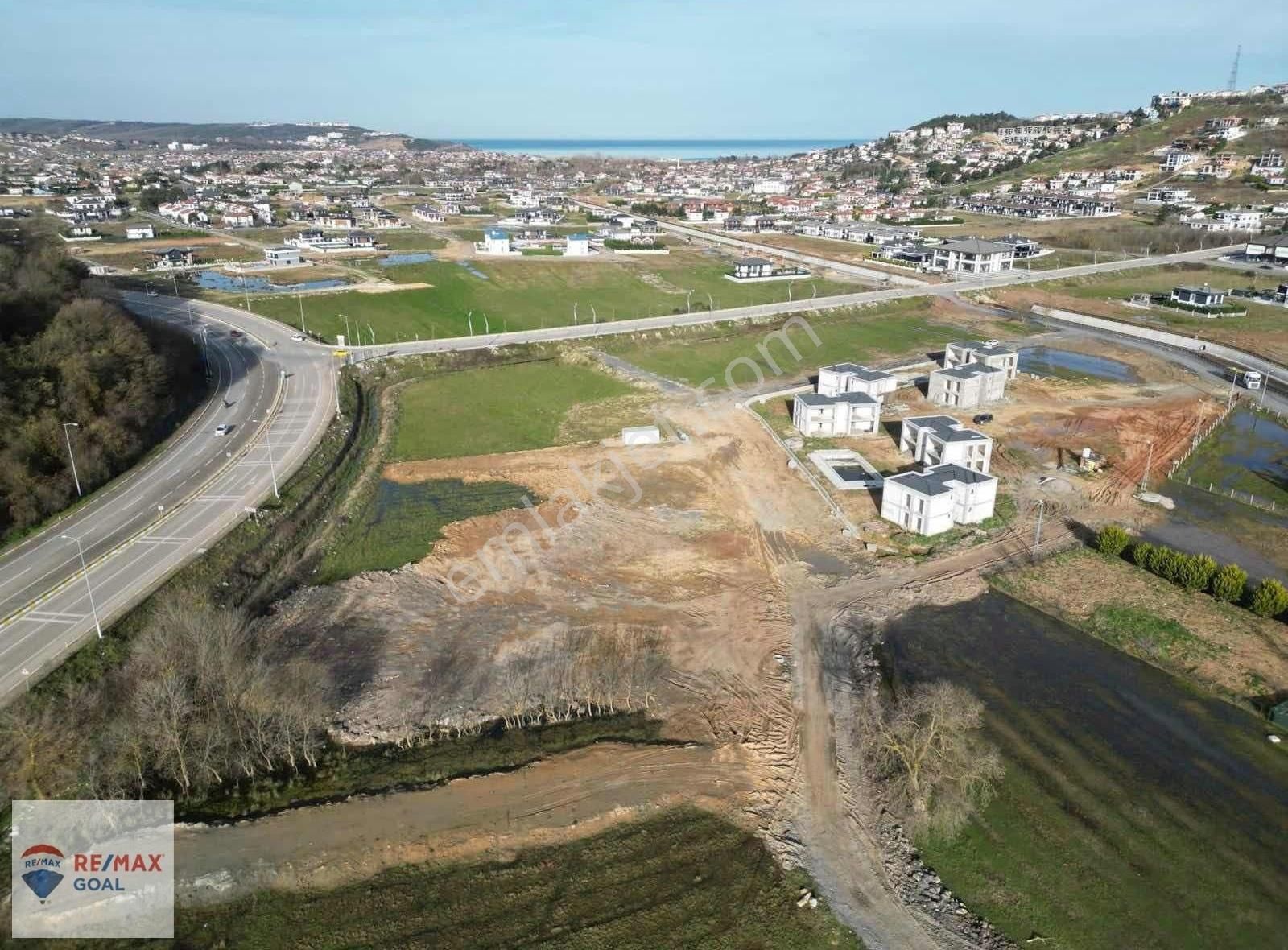 Şile Çavuş Satılık Ticari İmarlı Şile Çavuş Mahallesi Otoyola Cepheli Konut+Ticari İmarlı Arsa