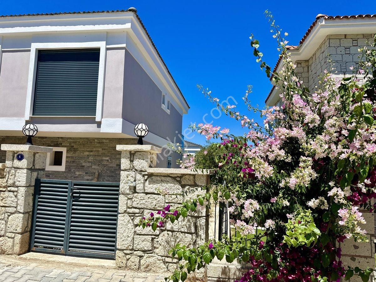 Çeşme Yalı Satılık Villa YALI'da 2 + 2 TERMAL ve MÜSTAKİL HAVUZLU BUTİK VİLLA