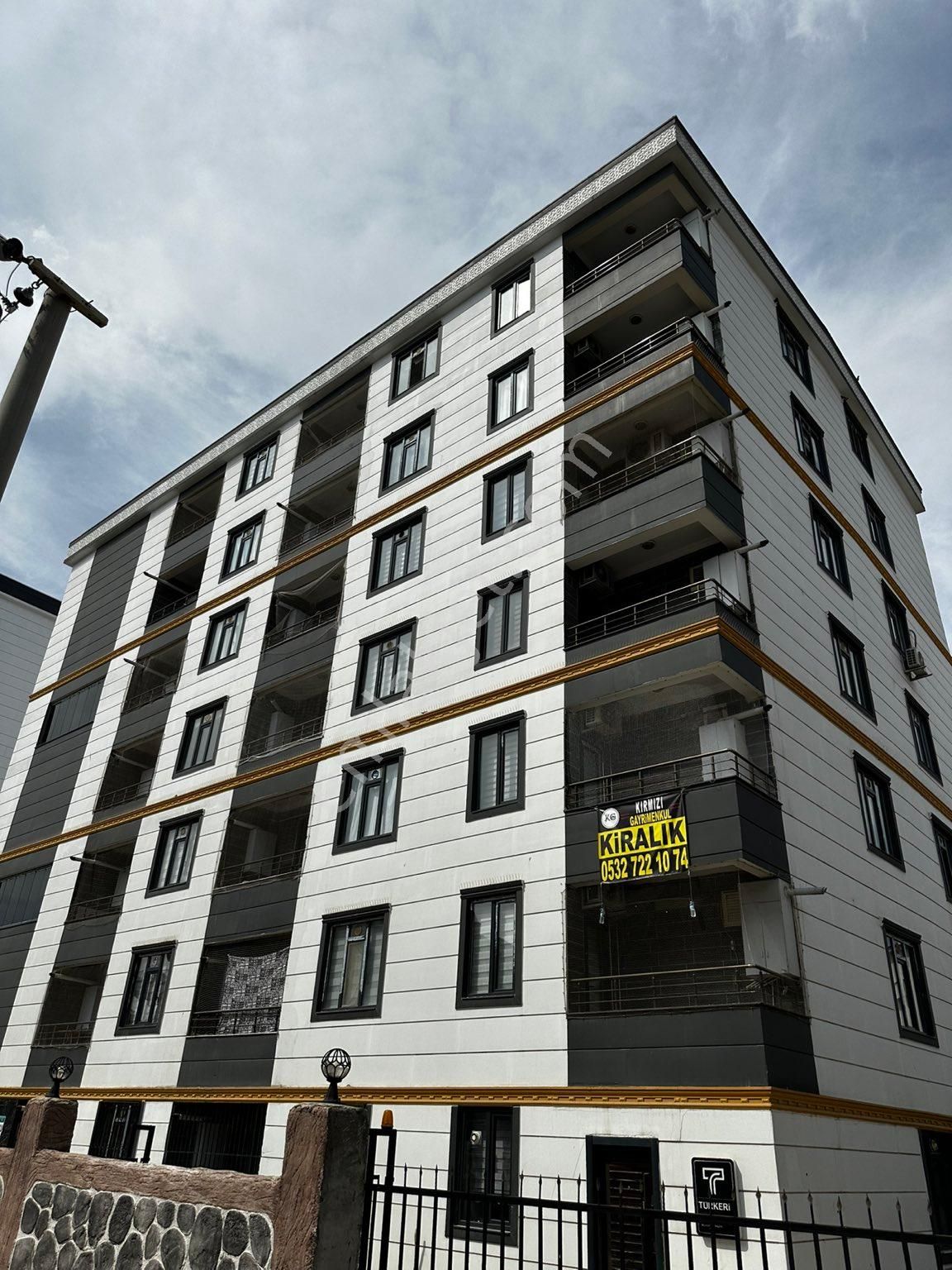 Kırmızı Gayrimenkulden Haliliye Sırrın Mahallesinde Kiralık 1+1 Lüx Daire