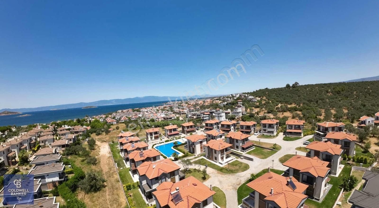 Ayvalık Sahil Kent Satılık Villa AYVALIK SAHİLKENT'TE HAVUZLU SİTEDE SATILIK VİLLA