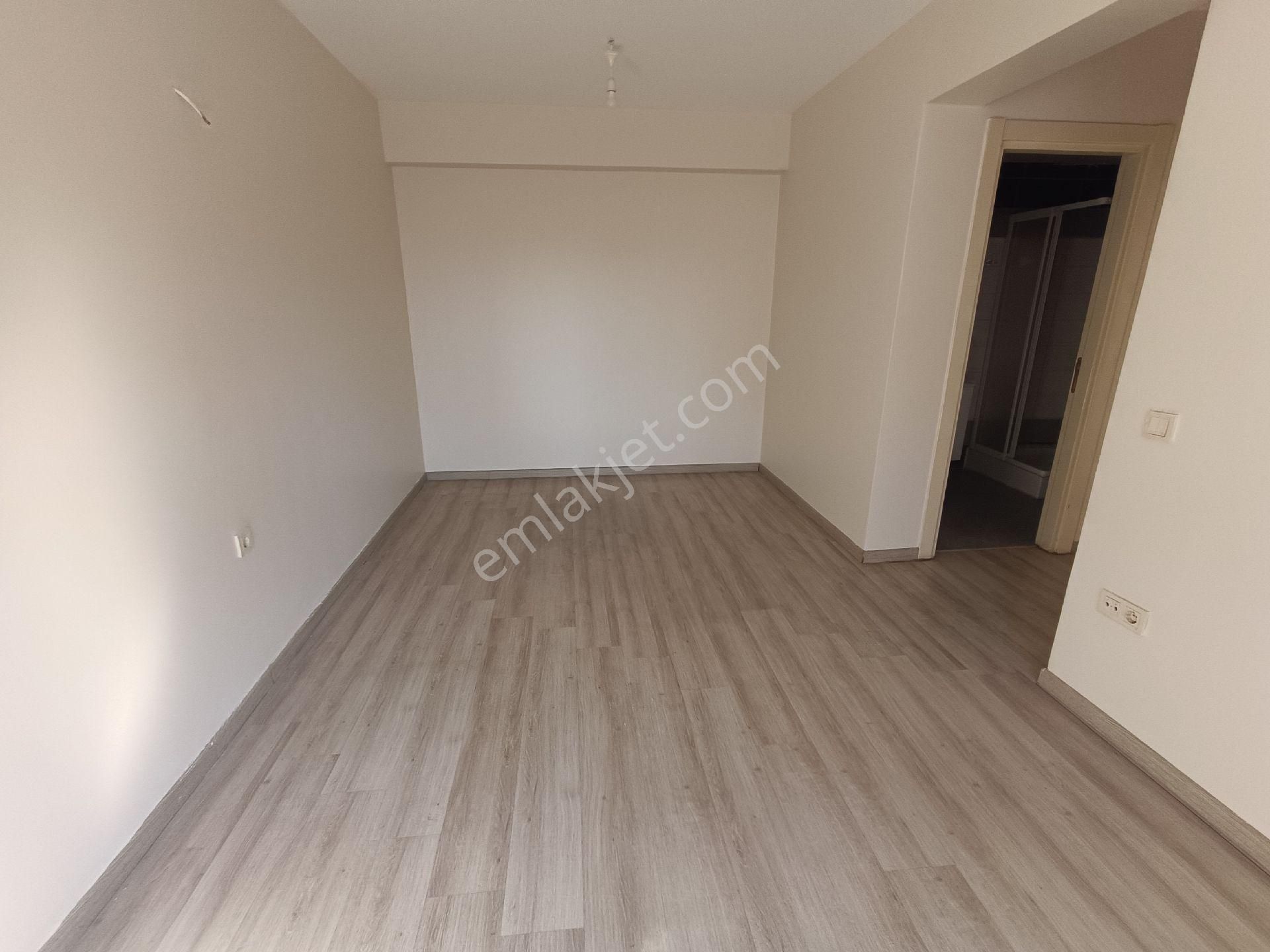 Pendik Yenişehir Satılık Daire KURTKÖY DUMANKAYA CADDE SİTESİ SATILIK HAVUZ CEPHE 3+1 ARAKAT DAİRE 