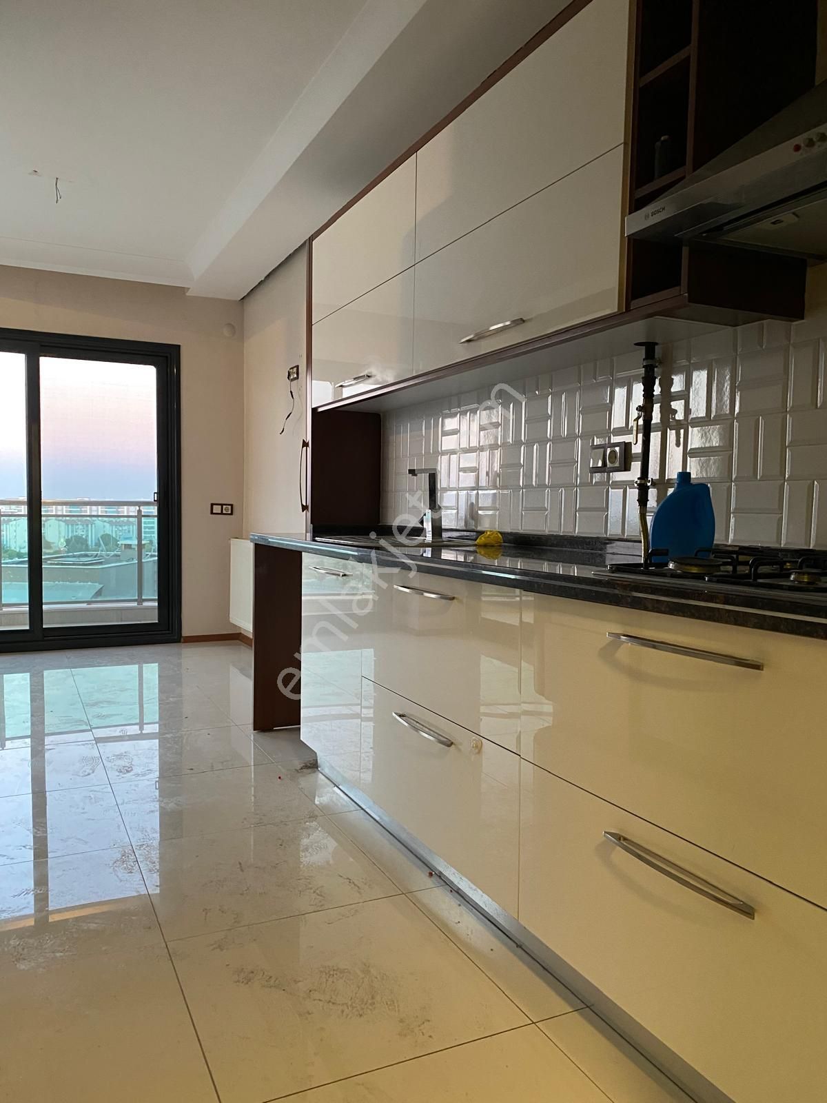 Yunusemre Güzelyurt Satılık Daire  GÜZELYURT MAHALLESİ    3+1 160 M2 10 KATLININ 9 KATI 