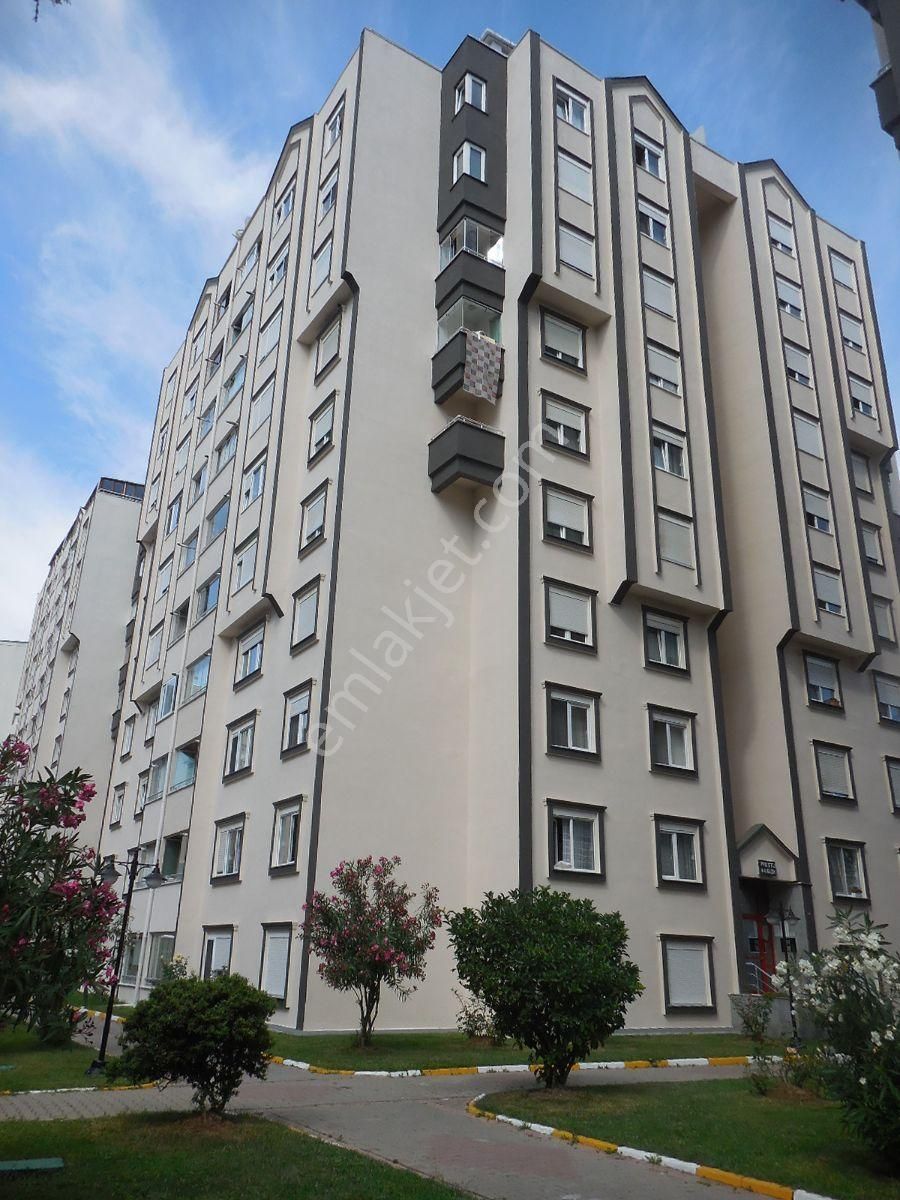 Esenyurt Barbaros Hayrettin Paşa Satılık Daire  Prestij Evleri Havuzlu ve Güvenlikli 180m2 3+1 Satılık Daire