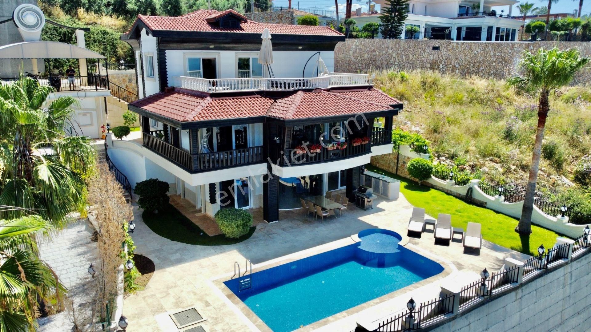 Alanya Kadıpaşa Satılık Villa BEKTAŞ BÖLGESİNDE SATILIK LÜKS 4+2 VİLLA