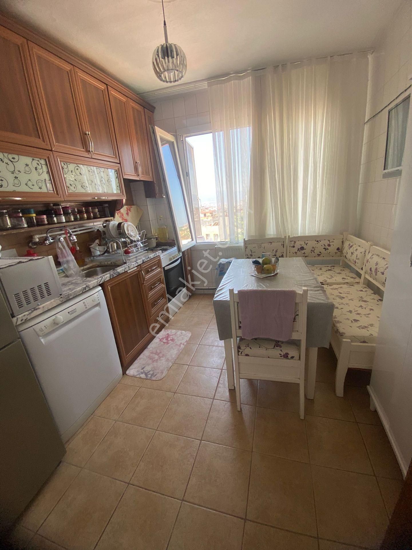 Konak Ulubatlımahallesinde 2+1 85m2 Ayrı Mutfak Havadar Satılık Daire - Görsel 12