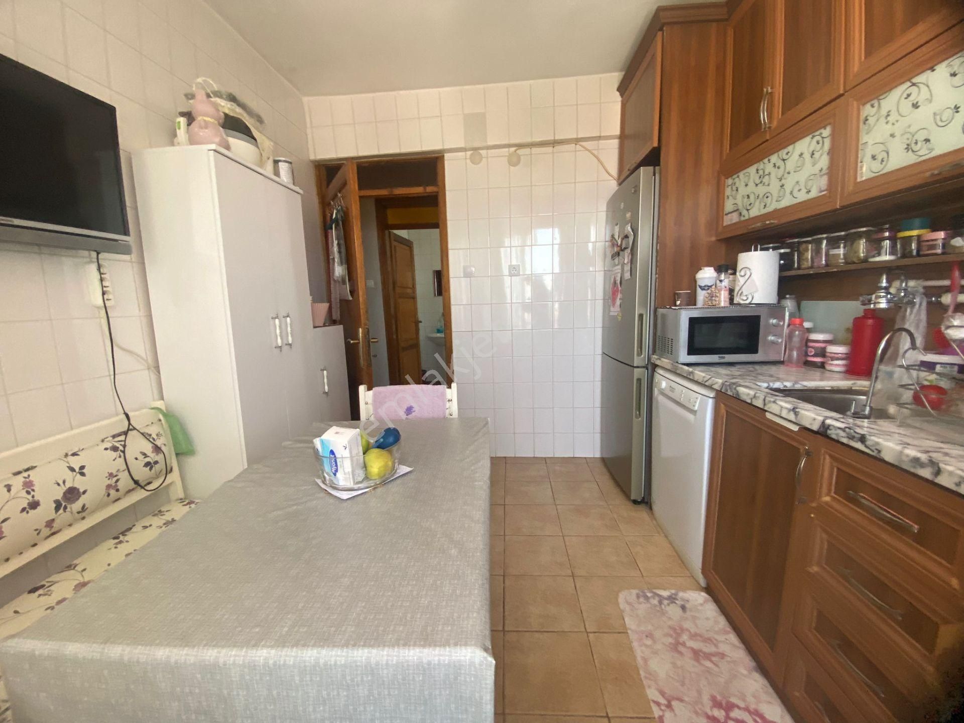 Konak Ulubatlımahallesinde 2+1 85m2 Ayrı Mutfak Havadar Satılık Daire - Görsel 15