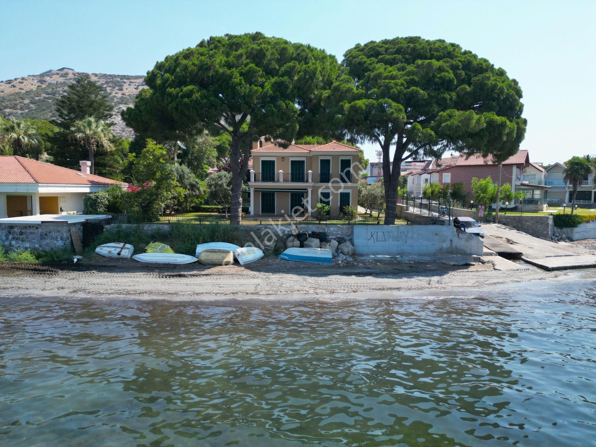 Kuşadası Yavansu Satılık Villa Kuşadasın'da Denize Sıfır İki Müstakil Villa