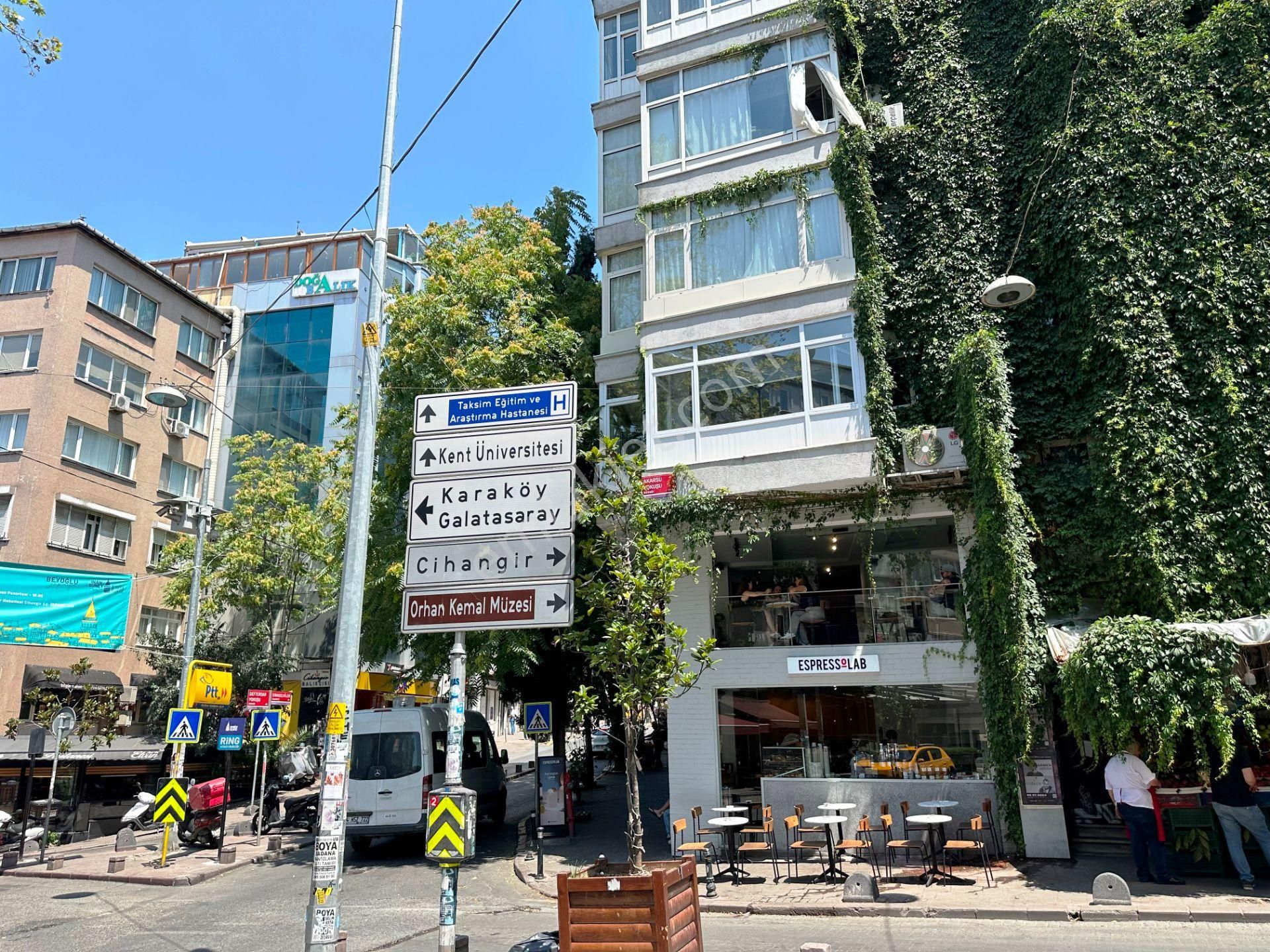 Beyoğlu Kılıçali Paşa Satılık Daire  CİHANGİR AKARSU CD.180m2 ÇİFT BANYOLU BALKONLU 2.KAT SATILIK 3+1