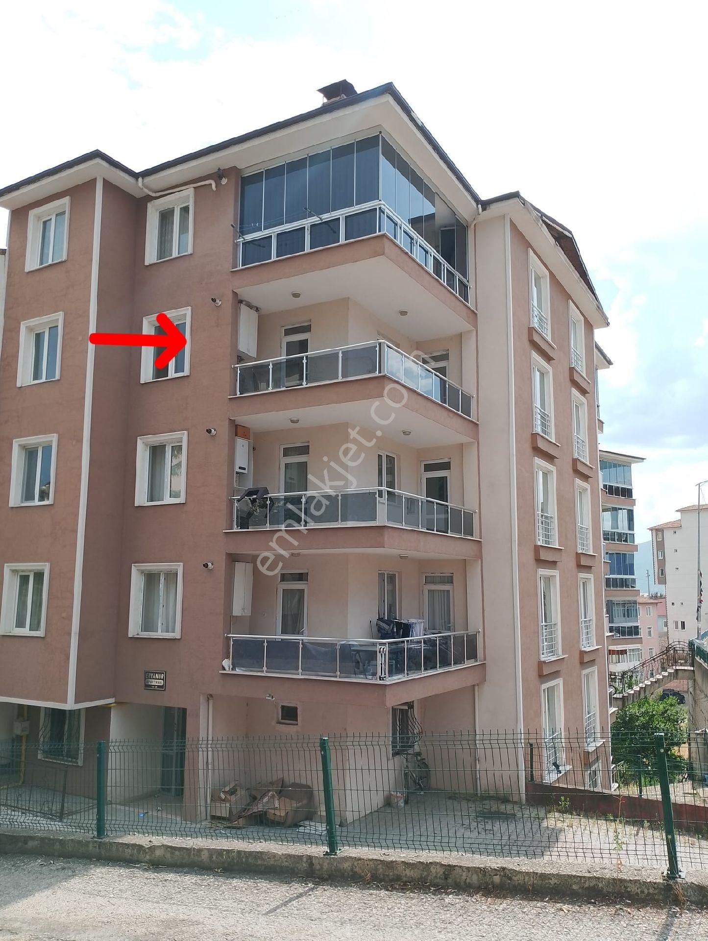 Karabük Merkez 100. Yıl Satılık Daire Karabük 100.yıl mahallesinde ara kat 2+1 daire satılıktır 