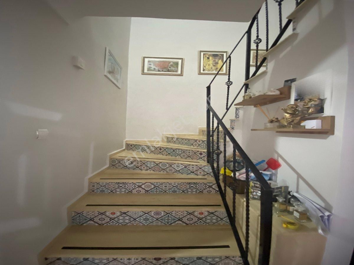 Bornova Erzene Satılık Villa Bornova Saraykent 3 Sitesinde Bahçeli 3+1 Dubleks