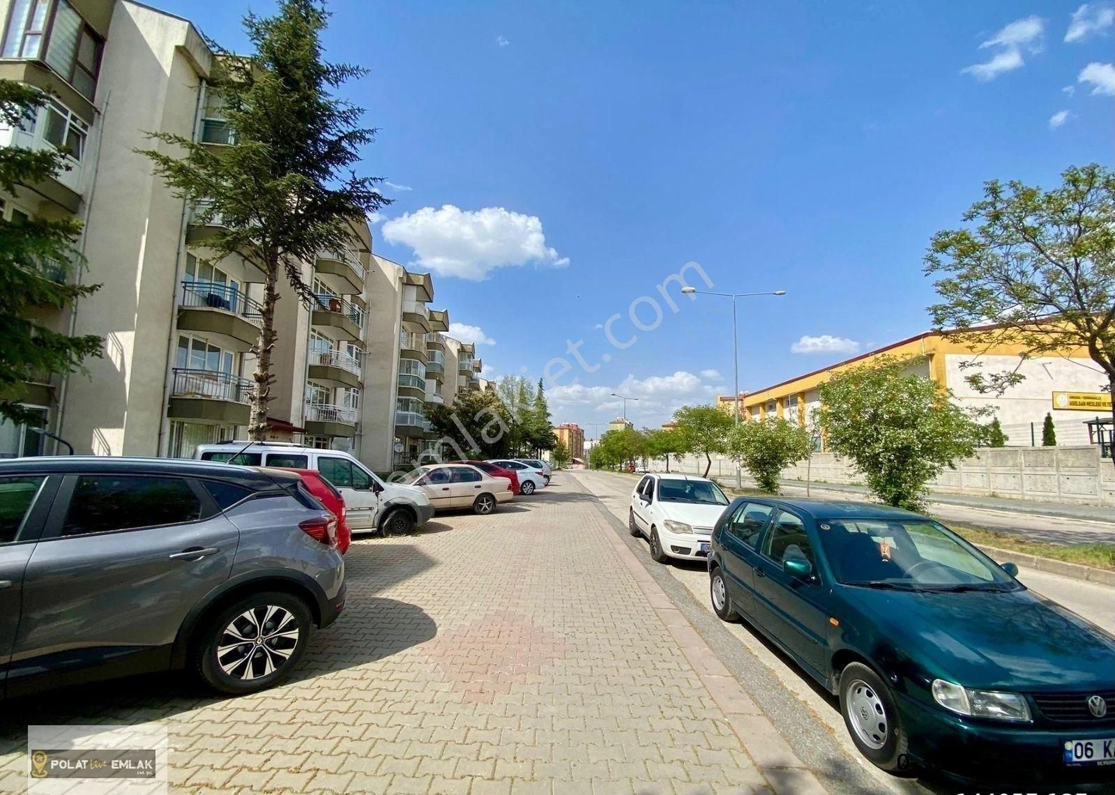 Yenimahalle Batı Sitesi Satılık Daire POLAT LİVE'DAN MERKEZİ LOKASYONDA 3+1 BAKIMLI SATILIK DAİRE