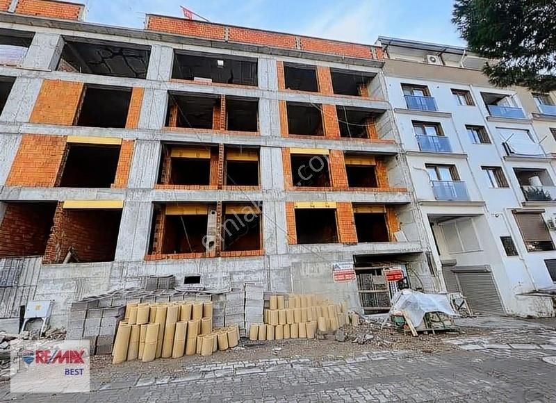 Karşıyaka Şemikler Satılık Daire REMAX BEST'TEN ŞEMİKLER TELLİ BAHÇEDE PROJEDEN 1+1 SON DAİRELER