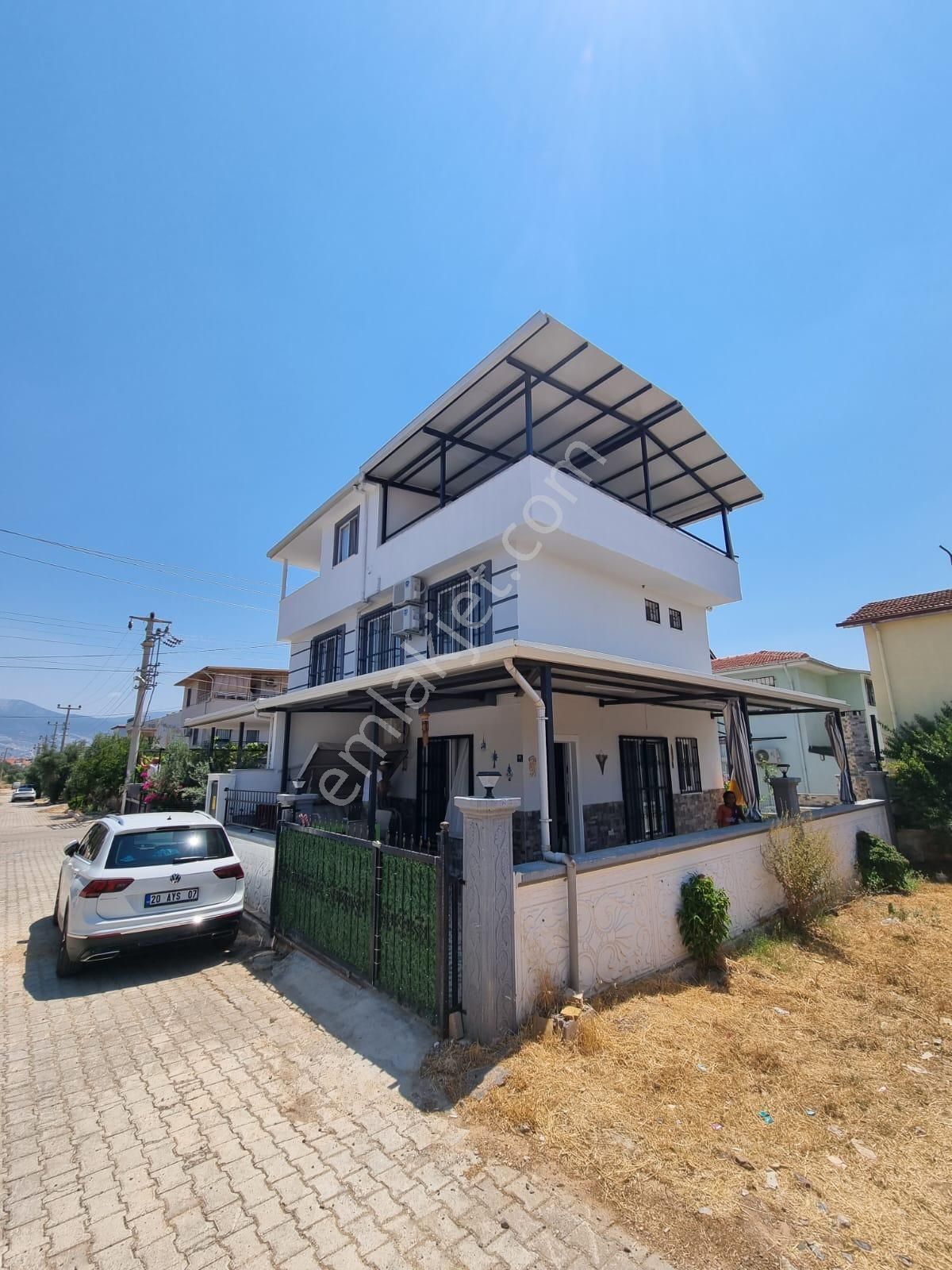 Didim Fevzipaşa Satılık Villa   AKÇİNLER EMLAKTAN  DİDİM/USLU SİTESİNDE  SATILIK BİTİŞİK NİZAM DUBLEX VİLLA