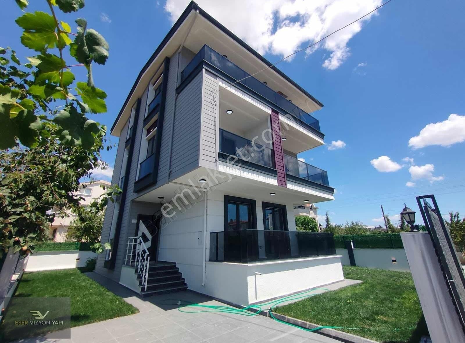 Marmaraereğlisi Yeniçiftlik Satılık Villa &ESERVİZYON&MERKEZDE OKUL MARKET YANI BAŞINDA LÜKSMÜSTAKİL VİLLA