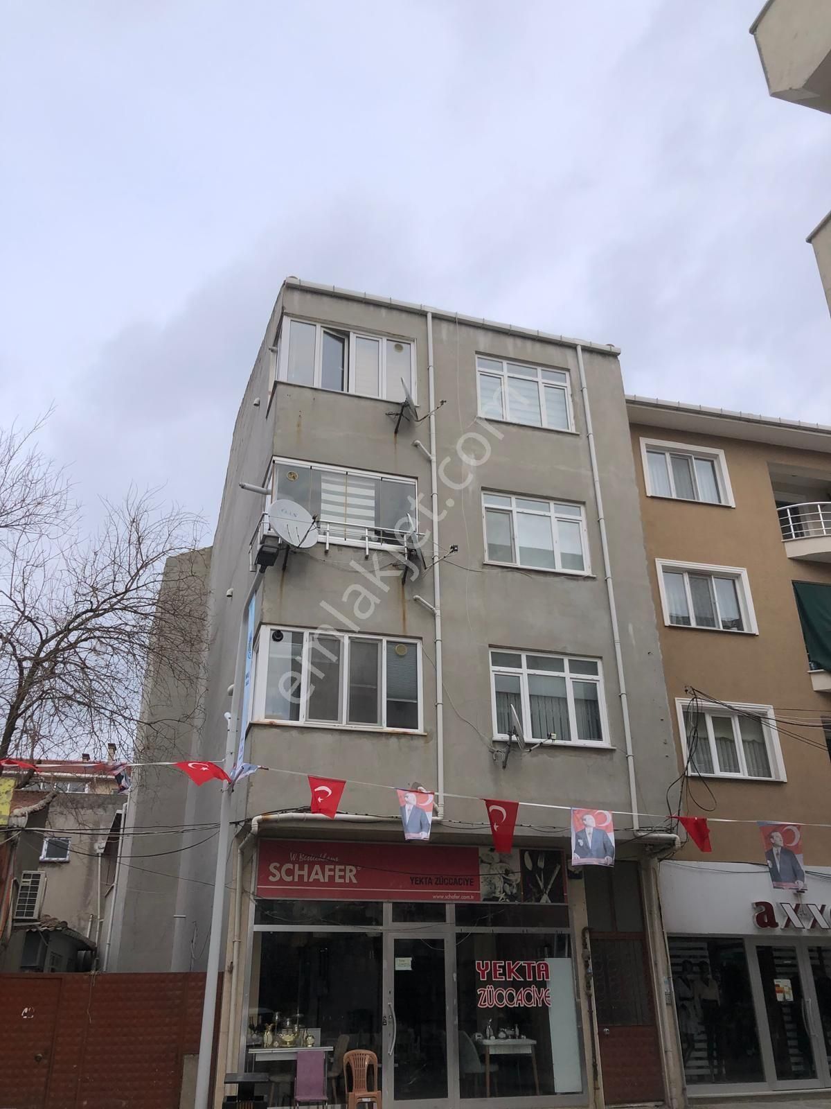 Muratlı Muradiye Satılık Daire  ŞEHİR MERKEZİNDE HER YERE YAKIN MERKEZİ KONUMDA  (2 + 1)  SATILIK DAİRE