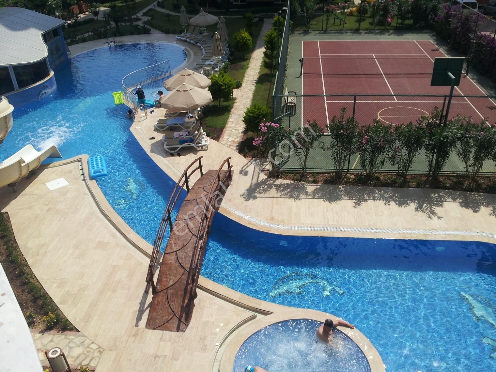 Alanya Mahmutlarda Siteiçi Full Konsept 2+1 Kiralık Eşyalı Daire