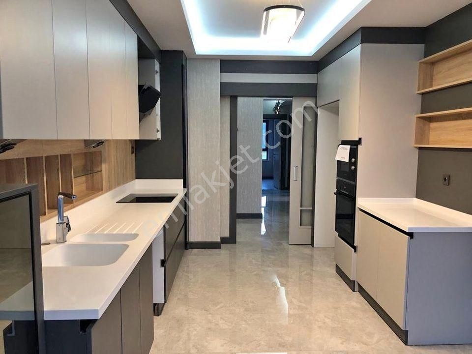 Beylikdüzü Kavaklı Satılık Daire   BEYLİKDÜZÜ KAVAKLIDA 3+1 SİTE İÇİNDE SATILIK DAİRE