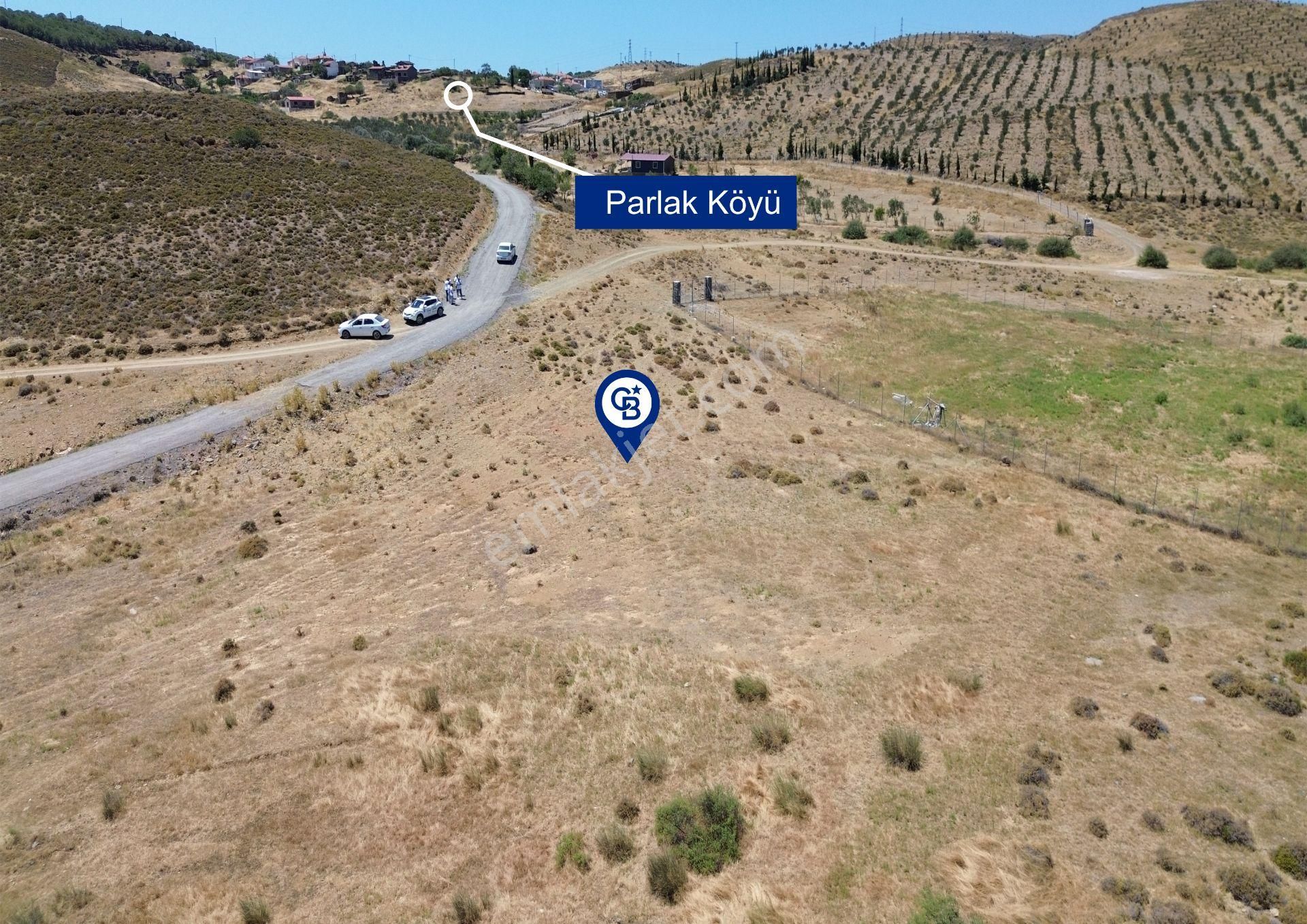 Karaburun Parlak Köyü'nde Gölet Yakınında Tarla - Görsel 12