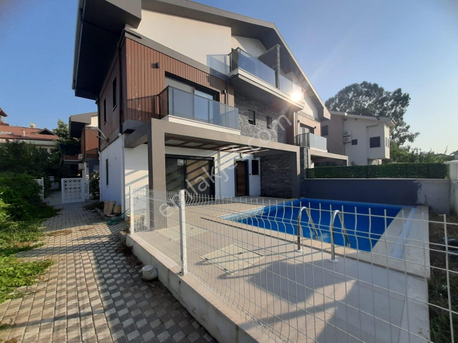 Fethiye Foça Satılık Villa Fethiye Foça Mah.çalış Plajı Yakını (3+1) Triplex Müstakil Havuzlu Bahcelı