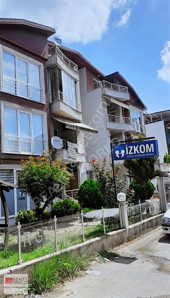 İzmit Yahyakaptan Satılık Daire YAHYAKAPTAN OTOGAR MEVKI 4+1 ÇATİ DUBLEKS DAİRE