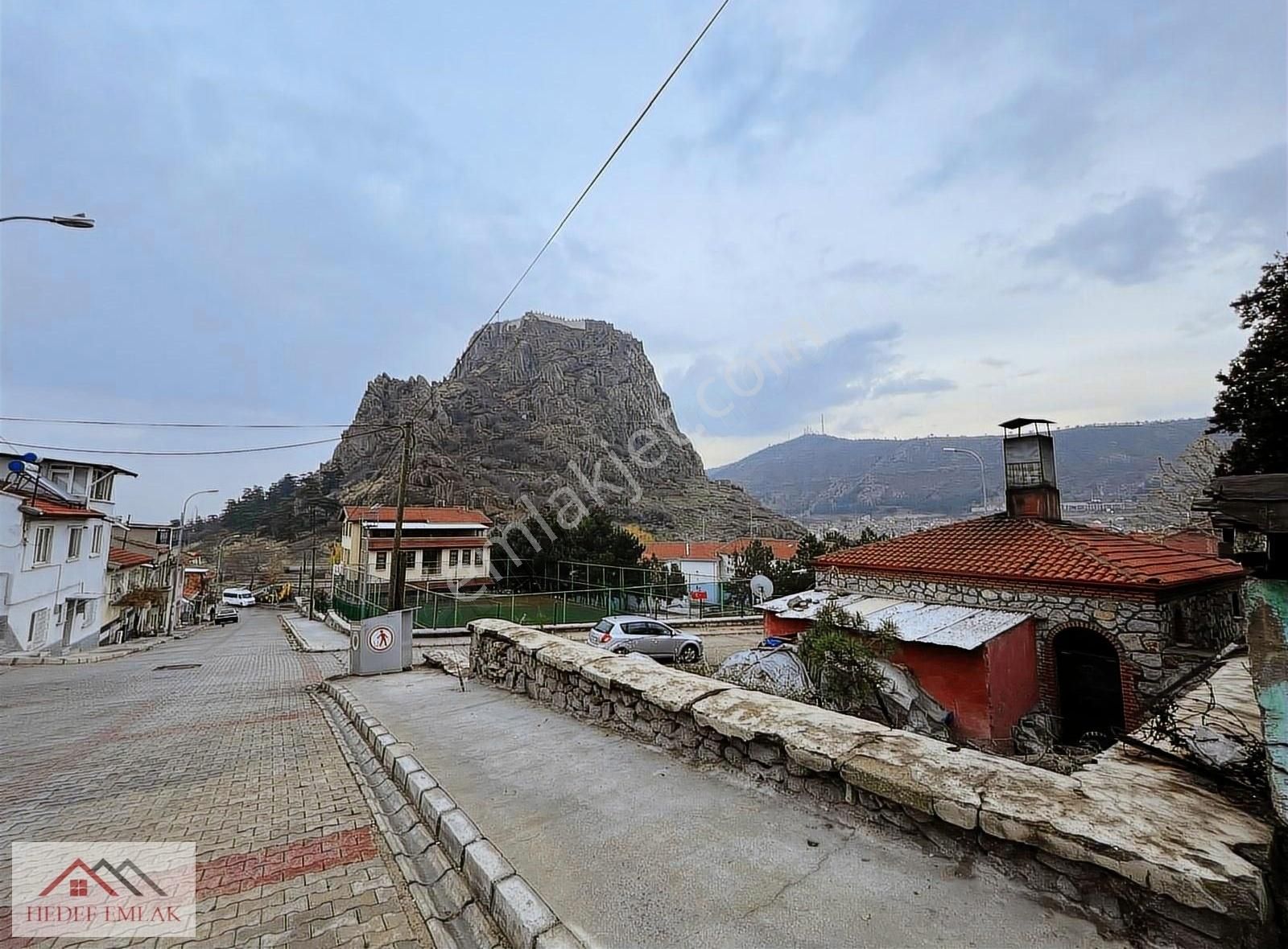 Afyonkarahisar Merkez Olucak Satılık Müstakil Ev OLUCAK MAHALLESİ BAHÇELİ MÜSTAKİL KÖŞE KONUM EV