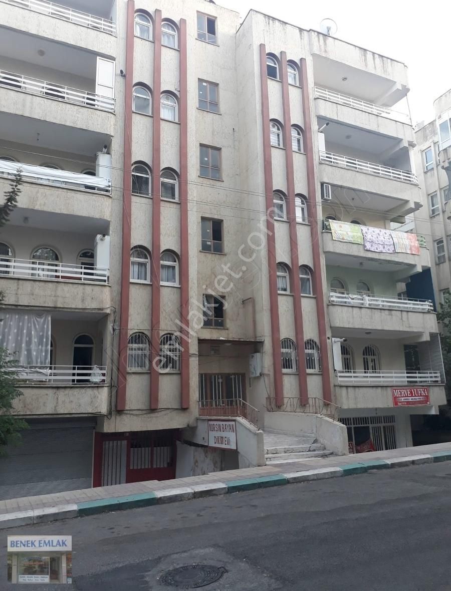 Haliliye Ulubatlı Satılık Daire BENEK EMLAK EMNİYET CADDESİ 3+1 SATILIK DAİRE