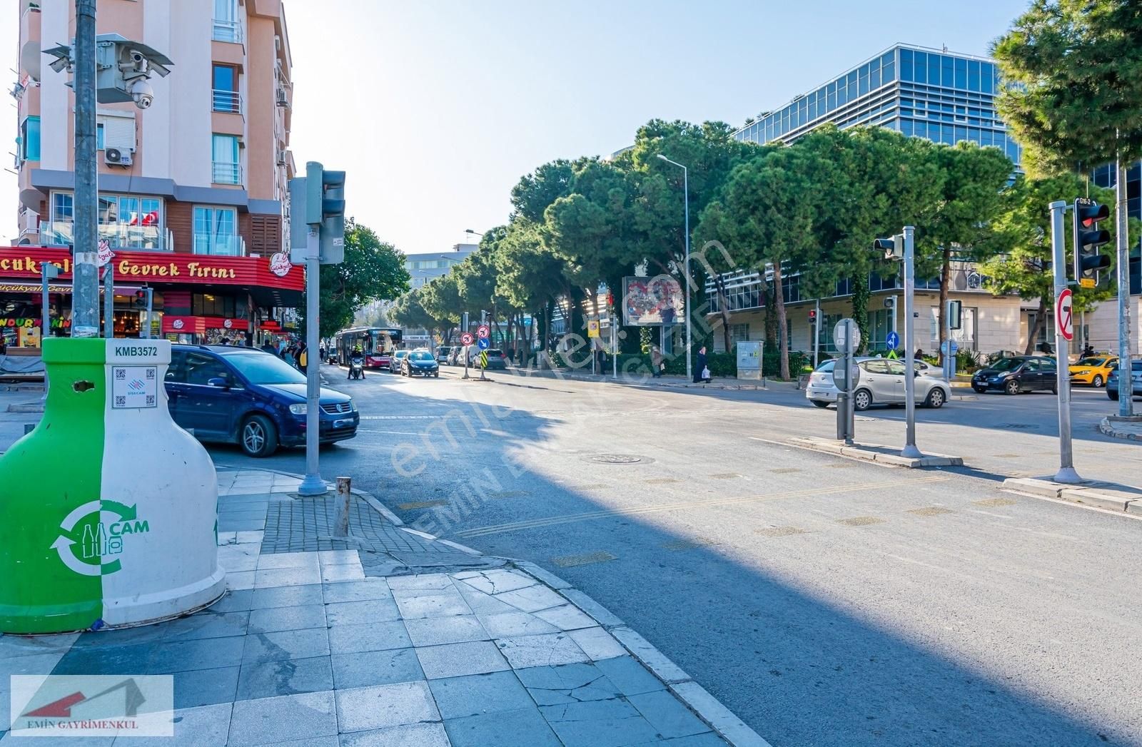 Gaziemir Gazi Satılık Ofis Emin'den Önder Caddesi Düz Giriş Pasaj İçi Büro Ofis