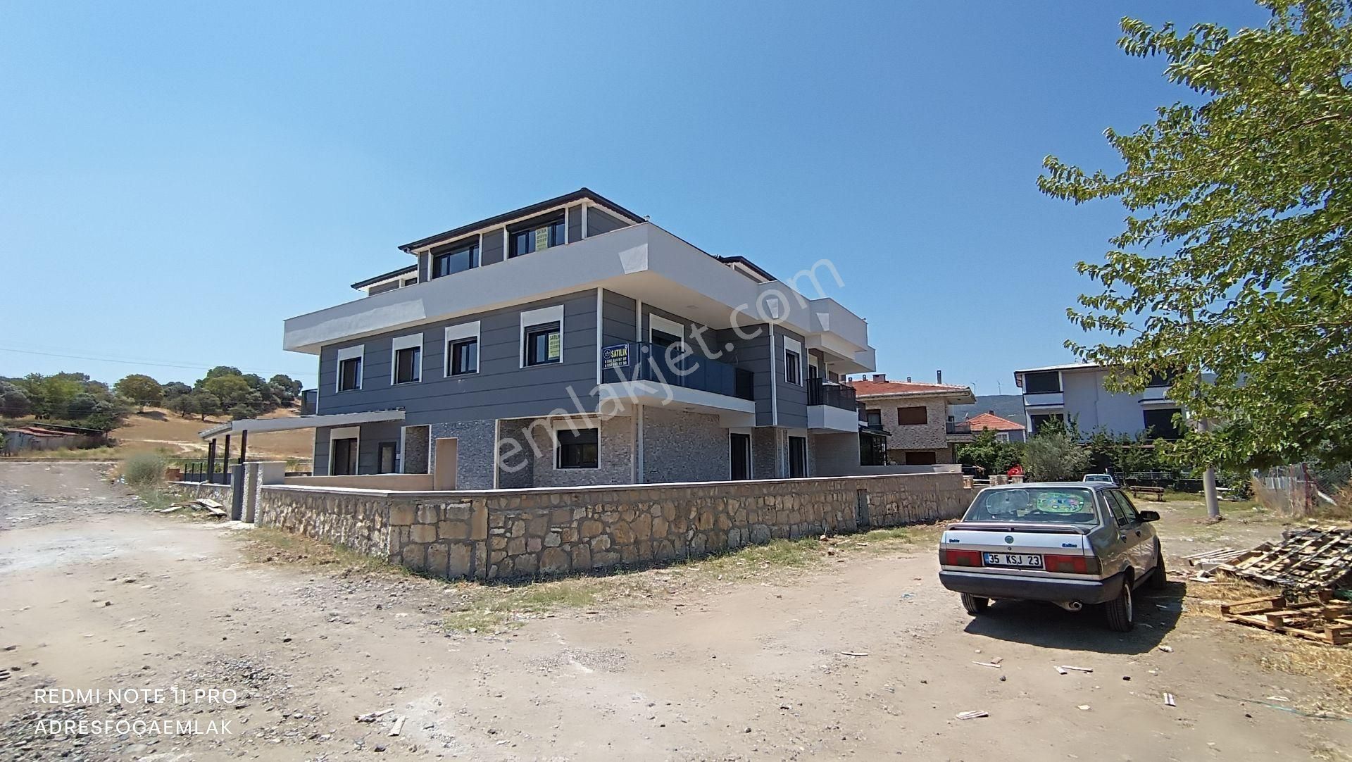 Foça Cumhuriyet Satılık Villa  GENCELLİDE SATILIK SAHİLE 200M MES. MÜSTAKİL 5+1 TRIBLEKS VİLLA