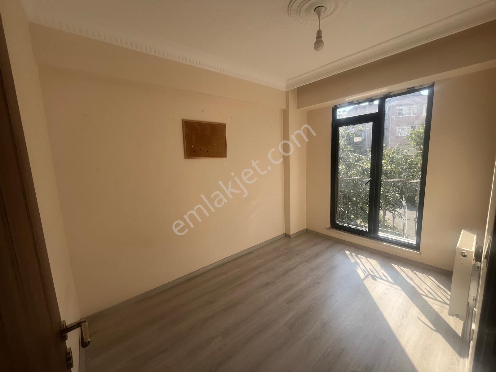 Kocamustafapaşa Seyiitomer Mah Silivrikapi Cad Üzerinde Genış Kat 2+1 Satılık Daire - Görsel 4