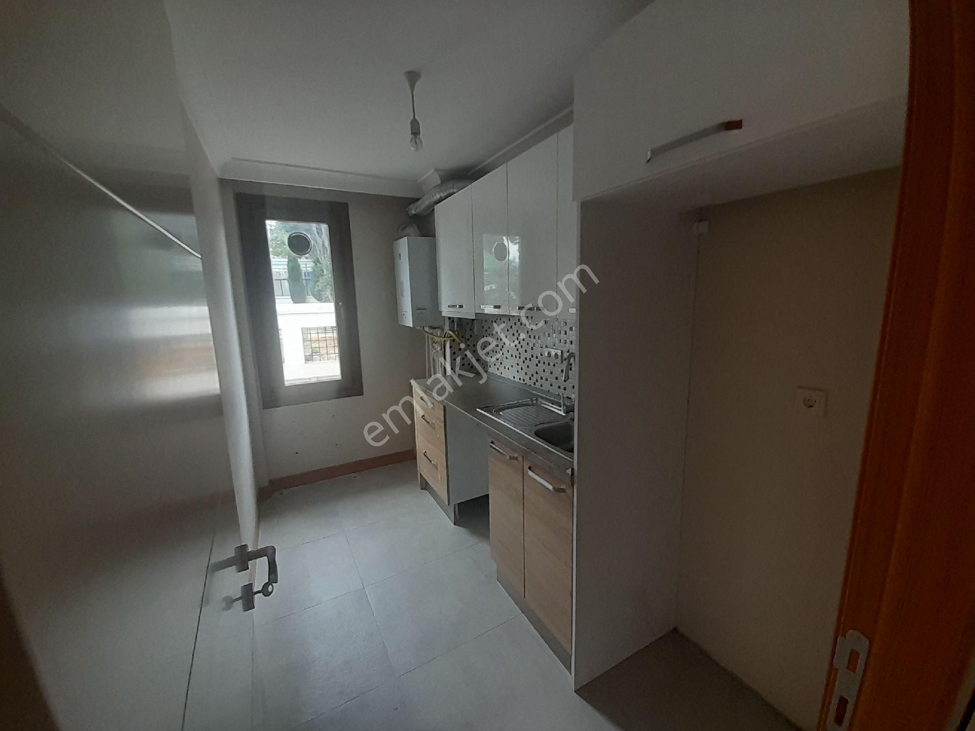 Kocamustafapaşa Seyiitomer Mah Silivrikapi Cad Üzerinde Genış Kat 2+1 Satılık Daire - Görsel 29