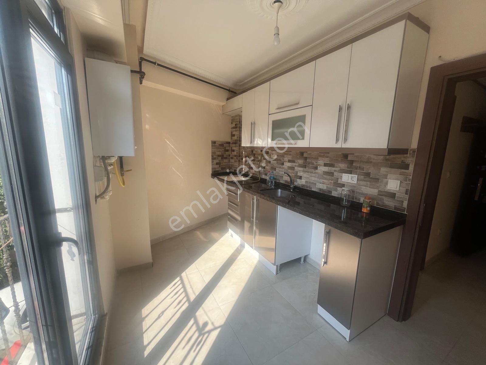 Kocamustafapaşa Seyiitomer Mah Silivrikapi Cad Üzerinde Genış Kat 2+1 Satılık Daire - Görsel 6